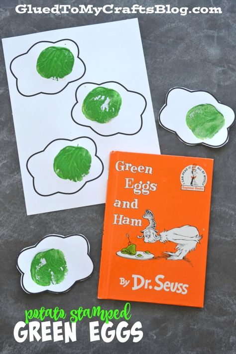 Potato Stamped Green Eggs w/free printable template America Crafts, Dr Seuss Preschool Activities, March Preschool, Dr Seuss Art, Dr Seuss Preschool, March Ideas, Dr Seuss Classroom, Potato Stamp, Dr Seuss Activities