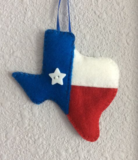 Felt Texas ornament Texas Ornaments Diy, Texas Christmas Ornaments, Texas Ornaments, Texas Crafts, Sew Crafts, Texas Christmas, Felt Creations, Christmas Clay, Felt Craft