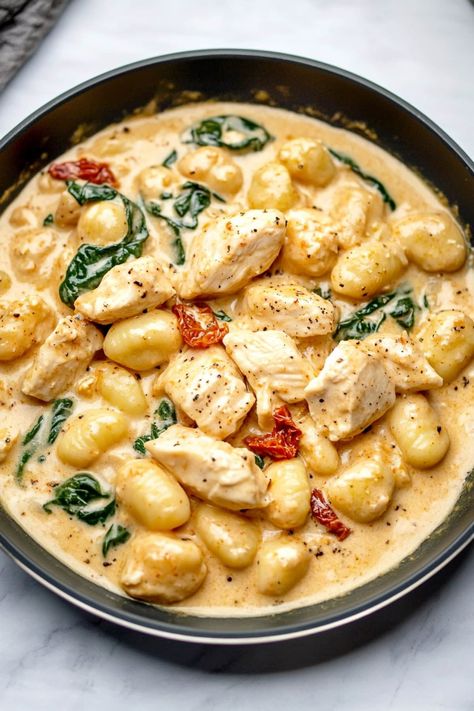 Creamy Chicken And Gnocchi, Chicken And Gnocchi, Gnocchi Recipes Easy, Gnocchi Dishes, Gnocchi Pasta, Chicken Gnocchi, One Skillet Meals, Simple Green Salad, Gnocchi Recipes