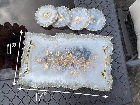 Epoxy Resin Tray, Resin Geodes, Resin Works, Resin Arts, White And Gold Decor, Gold Tray, Epoxy Art, Serving Tray Decor, Resin Tray