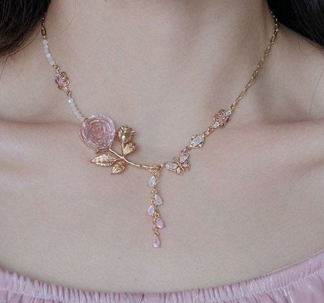 Princess Core Jewelry, Royalcore Jewelry, Kalung Aesthetic, Princess Jewelry Aesthetic, Necklace Fantacy, Rose Gold Jewelry Aesthetic, Elegant Pink Necklace With Jewels, Elegant Pink Jeweled Necklace, Princess Accessories