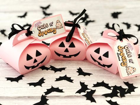 Halloween Goodie Bags For Adults, Spooky One Party Favors, Pink Halloween Goody Bags, Two Spooky Party Favors, Halloween Treat Boxes Cricut, Halloween Gable Boxes, Gothic Halloween Gift Bags, Pink Halloween Birthday, Halloween Tags For Treat Bags