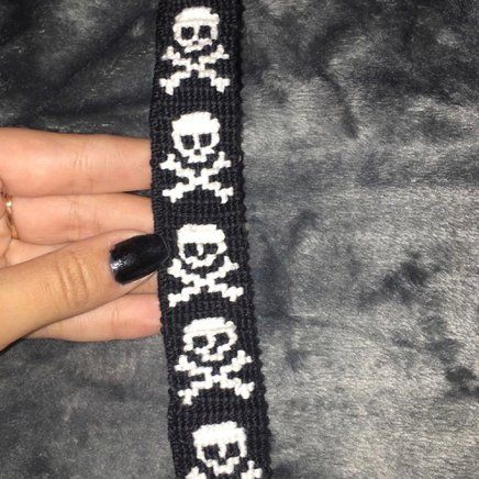 Emo Friendship Bracelets Patterns, Alpha Bracelet Pattern Skull, Bat Friendship Bracelet Pattern, Alpha Braclets Pattern, Skull Friendship Bracelet Pattern, Emo Friendship Bracelets, Skull Alpha Pattern, Alpha Bracelet Tutorial, Skull Bracelet Pattern