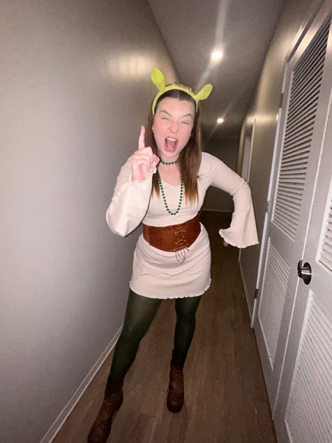 Halloween Costumes You Probably Have In Your Closet, Cute Shrek Halloween Costumes, Shrek Women Costume, Shrek Bounding, Cute Shrek Costume Women, Girl Shrek Costume, Hot Shrek Costume, Shrek Dress Up, Shrek Fiona And Donkey Costumes