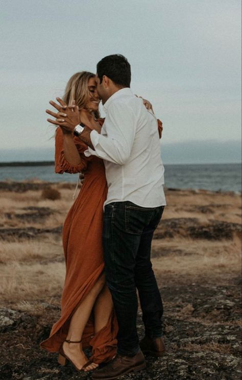 Engagment Photo Dresses Outfit Ideas, Engagement Photo Wardrobe Ideas, Fall Couple Photos Dress, Best Fall Engagement Outfits, Boho Dress Engagement Photos, Maxi Dress Engagement Pictures, Excited Engagement Photos, Engagement Photos Maxi Dress, Dressy Engagement Outfits