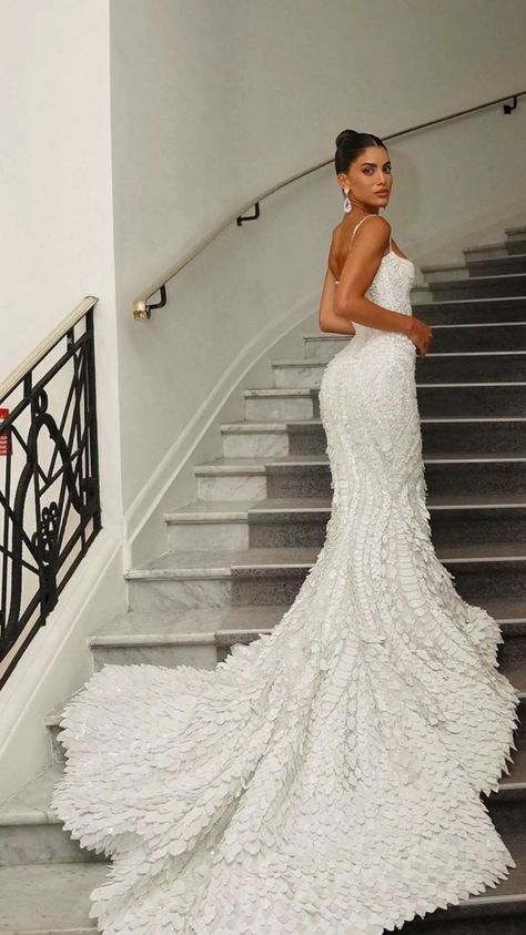 Old Hollywood Wedding Dress, Wedding Dress With Spaghetti Straps, 3d Leaves, Italian Wedding Dresses, Embroidered Wedding Gown, Glam Wedding Dress, Plain Wedding Dress, Train Wedding Dress, Glitter Mermaid