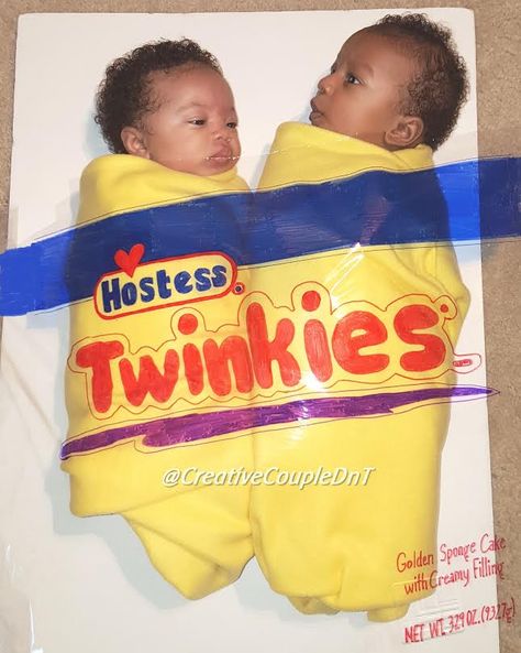 Twins Twinkies Costume Halloween #twins #twinkies #twinkiescostume #twincostume #fraternaltwins #boygirltwins #CreativeCoupleDnT #TwinsCostumes #halloween #hostess Twinkie Costume, Twin Baby Costumes, Nicu Costumes, Funny Kid Halloween Costumes, Hostess Twinkies, Twin Costumes, Newborn Halloween Costumes, Twin Halloween, Twin Halloween Costumes