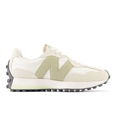 New Balance 327 Women, Old School Aesthetic, New Balance 327, Lifestyle Shoes, Casual Sneakers Women, New Balance Women, Retro Sneakers, Women Lifestyle, Suede Material