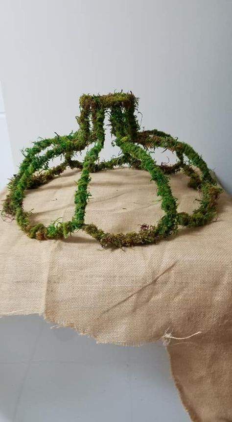 Wire Lamp, Moss Decor, Mad Hatter Party, Moss Covered, Forest Decor, Fairy Garden Houses, Diy Lamp Shade, Diy Fairy, Enchanted Garden