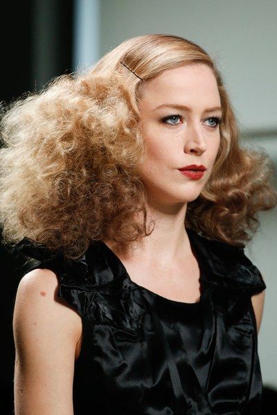 Bottega Veneta Fall 2013 Ready-to-Wear Collection - Vogue Celebrity Beauty Secrets, Runway Hair, Teased Hair, Prom Hair Down, Crimped Hair, Medium Short Hair, Afro Hair, Never Enough, Celebrity Beauty