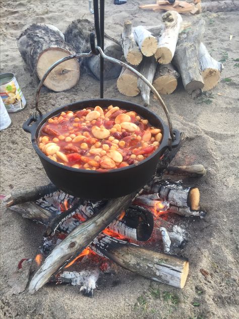 Over The Fire Cooking, Camping 101, Easy Camping Meals, Fire Food, Kayak Camping, Camping Aesthetic, Campfire Food, Fire Cooking, Campfire Cooking