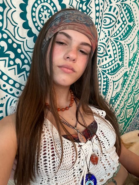 Hippie Headband Hairstyles, Fairy Grunge Aesthetic Outfit, Hippie Outfit Inspo, Outfit Minimalista, Hippie Goddess, Hippie Headband, Hippie Headbands, Hippy Style, Hippie Aesthetic