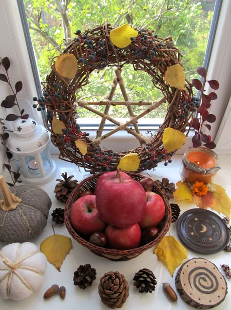 Mabon / Autumn Equinox 2017 Fall Altar Pagan, Mabon Decorations, Autumnal Equinox Celebration, Mabon Altar, Altar Inspiration, Wiccan Sabbats, Pagan Holidays, Altar Ideas, Autumnal Equinox