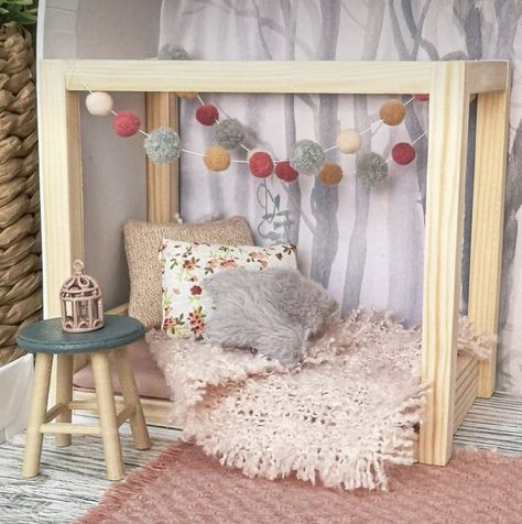 Mini Creatures, Barbie Rooms, Modern Miniatures, Travel Dollhouse, Maileg Mice, Barbie House Furniture, Diy Barbie House, Dollhouse Design, Wooden Family