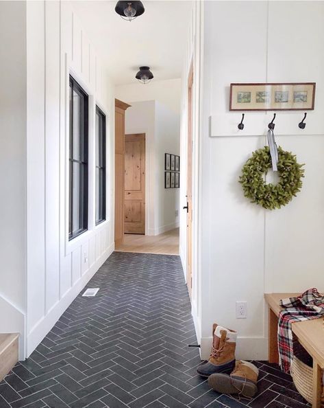 Interior Inspiration: Holiday Vignettes - Studio McGee Mudroom Laundry Room, Hal Decor, Hill Interiors, Laundry Mud Room, My Dream Home, Home Renovation, Interior Inspiration, Herringbone, Utah