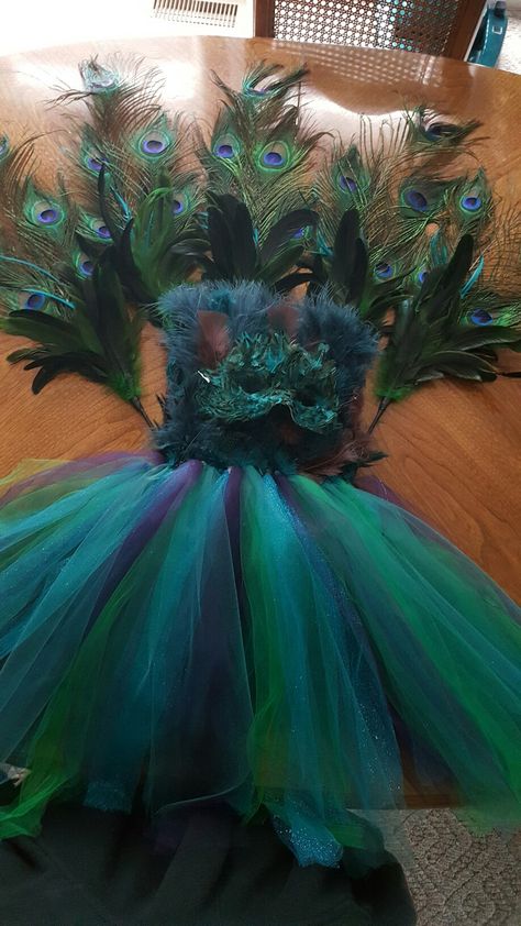 80s Diy Costume, Peacock Halloween Costume, Peacock Halloween, Peacock Costume, Diy Carnival, Costume Carnaval, 80s Costume, Feather Crafts, Fantasias Halloween