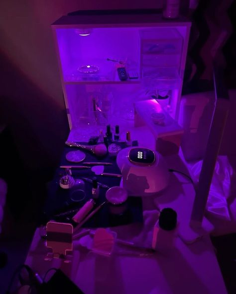 Cosmetologist Aesthetic Nails, Nail School Aesthetic, Nail Setup, Mcyt Nails, Nail Tech Aesthetic, 27 Piece Hairstyles, Teacup Flowers, Tech Aesthetic, Tech Career