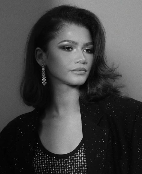 Zendaya Cover, Zendaya Black And White, Dark Hollywood, Hotel Grand Opening, Black Brotherhood, 21st Photoshoot, Zendaya Aesthetic, Zendaya Photoshoot, Bvlgari Hotel