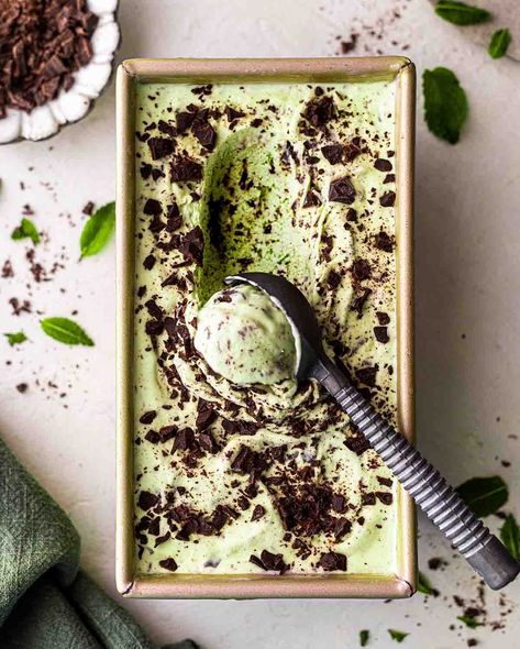 Rainbow Nourishments, Mint Desserts, Mint Chocolate Ice Cream, Vegan Ice Cream Recipe, Mint Chip Ice Cream, Dairy Free Cream, Raspberry Cookies, Mint Chocolate Chip Ice Cream, Vegan Caramel