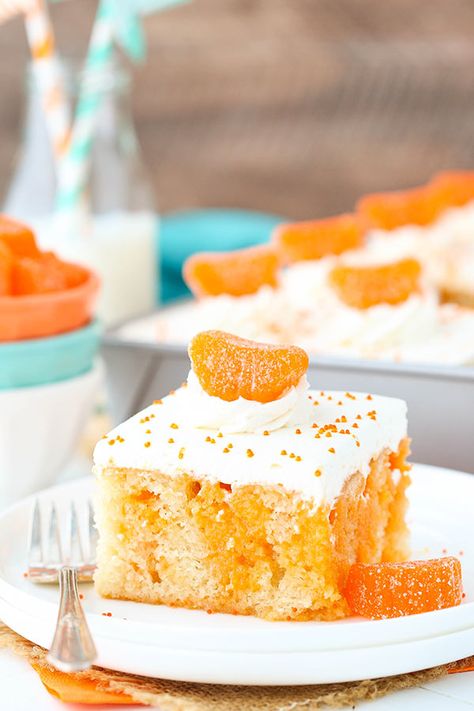 Orange Creamsicle Poke Cake - a moist, from-scratch vanilla cake soaked with orange JELLO and topped with whipped cream! Creamsicle Poke Cake, Orange Creamsicle Cake Recipe, Orange Crush Cake, Forbidden Food, Crush Cake, Poke Cake Lemon, Creamsicle Cake, Homemade Vanilla Cake, Orange Jello