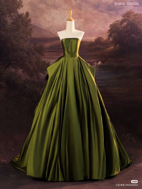 Ballgown Aesthetic, Green Long Prom Dress, Banquet Outfit, Gown Sleeves, Debut Gowns, Green Ball Gown, Debut Dresses, Prom Inspiration, Elegant Ball Gowns