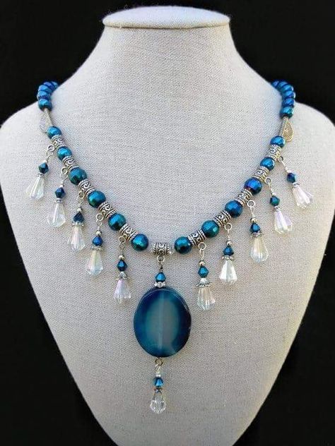 Diy Necklace Ideas, Cascade Necklace, Necklace Ideas, Necklace Patterns, Love Jewelry, Handmade Jewelry Designs, Matching Jewelry, Beaded Jewelry Patterns, Upcycled Jewelry