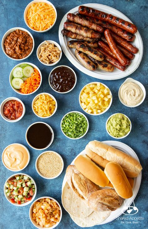 Ultimate DIY Hot Dog Bar Burgers And Hot Dogs Party Set Up, Hot Dog And Sausage Bar, Hot Dog Buffet, Hot Dog Bar Ideas, Dinner Boards, Hod Dog, Hot Dog Party, Tattoo Man, Pretzel Bun