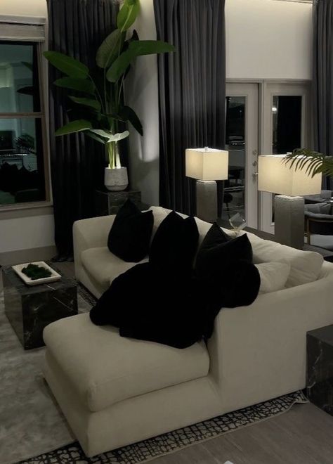 Modem Bedroom Ideas, Elegant Apartment Decor Living Room, Brown Black And White Living Room, Black Apartments, Classy Living Room Decor, Small Living Room Setup, Home Decor Ideas Living Room Cozy, Black And Neutral Living Room, Moody Apartment