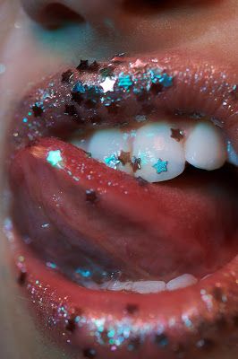 Glitter lips Celebrity Editorial, Arte Glitter, Jamie Nelson, Typographie Inspiration, Boujee Aesthetic, Yennefer Of Vengerberg, Gloss À Lèvres, Glitter Lips, Images Esthétiques