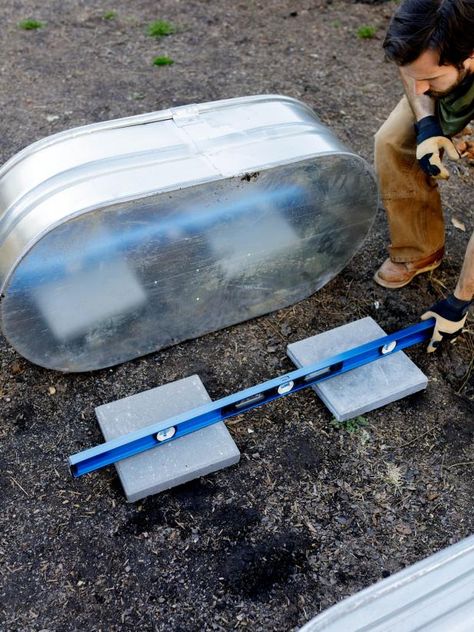 Galvanized Tub Planter, Building A Raised Bed, Stock Tank Gardening, Amazing Garden Ideas, Raised Container Garden, Build A Raised Garden Bed, Metal Trough, Garden Troughs, Galvanized Planters