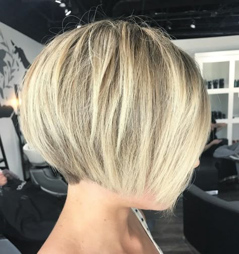 50 Brand New Short Bob Haircuts and Hairstyles for 2019 - Hair Adviser Bob Shag, Tousled Layers, Bob Pendek, Very Short Bob, Kort Bob, Short Bob Cuts, Marshmallow Frosting, Layered Bob Short, Layered Bob Haircuts