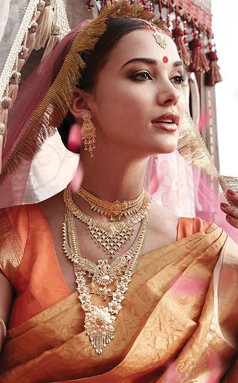 Bihari bride Women Winter Wear, Bridal Jewellry, Desi Couture, Bengali Bridal Makeup, Winter Wear Women, Bengali Bride, India Style, Model Shoot, Indian Silk Sarees