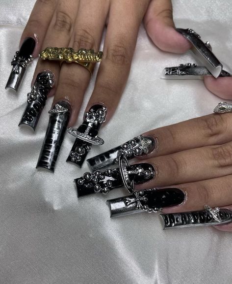 Grunge Acrylics, Long Black Acrylic Nails, Black Bling Acrylic Nails, Black Bling Nails, Black And Chrome Nails, Black Y2k Nails, Crazy Acrylic Nails, Punk Nails, Long Acrylic Nail Designs