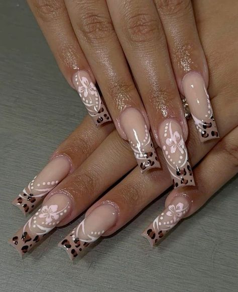 Snow Leopard Nails, Leapord Nails Acrylic, College Nails, Daisy Acrylic Nails, Outfit Pics, Chic Nail Art, Cheetah Nails, Hello Nails, Punk Nails