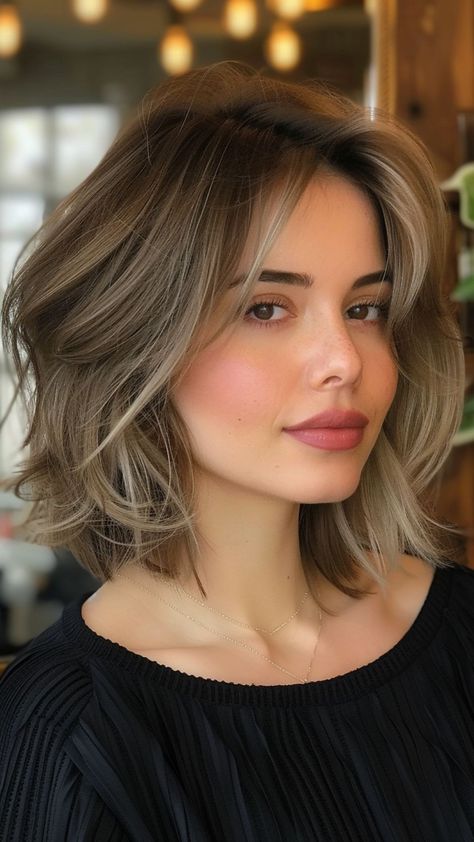 Pin description Messy Bob Hairstyles, Shoulder Length Hair, Medium Length Hair Cuts, Hair Transformation, Layered Haircuts, Short Hairstyles For Women, Length Hair, Womens Haircuts, Shoulder Length