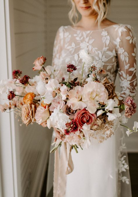 Bright + Minimal Texas Wedding With A Desert Rose Color Palette Bridal Bouquet Fall, Dried Florals, Sunset Light, Wedding Inspiration Fall, Bouquet Of Flowers, Bride Bouquets, Bridal Flowers, Rose Wedding, Bohemian Wedding