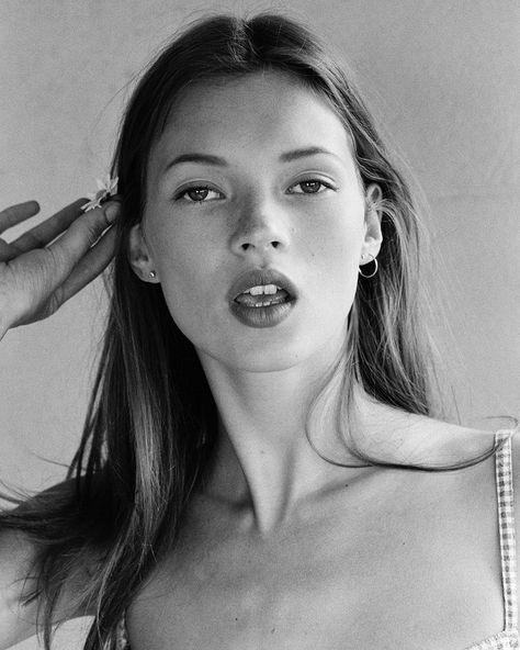 Kate Moss | © Ellen von Unwerth Supermodel Body, Kate Moss 90s, Lila Moss, Queen Kate, Bruce Weber, Ellen Von Unwerth, 90s Models, Model Aesthetic, Kate Moss