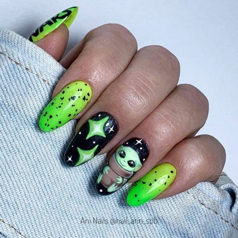 Yoda Nails Star Wars, Mandalorian Nail Art, Grogu Nails, Mandalorian Nails, Star Wars Nails Designs, Baby Yoda Nails, Star Wars Nail Art, Nails Drawing, Nail Inspo Nail Art