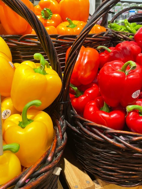 Eataly Nyc, Bell Peppers, Aesthetic Photos, Aesthetic Photo, Stuffed Bell Peppers, Peppers, Stuffed Peppers