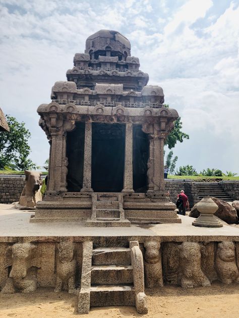 #gopuram#mahabalipuram, The monuments were built during the Pallava dynasty. Pallava Architecture, Pallava Dynasty, Stone Temple, Ancient Indian Architecture, Temple Photography, Ancient Temple, Temple Architecture, Indian Temple, Devotional Books