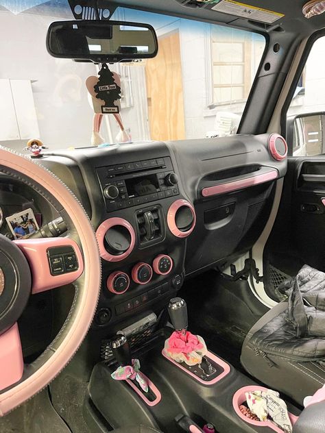 Black Car Interior Decor, Pink And Black Car Interior, Good First Cars, Decorated Car Interior, Decorated Car, Pink Car Accessories, Car Interior Diy, Barbie Car, Hello Kitty Car