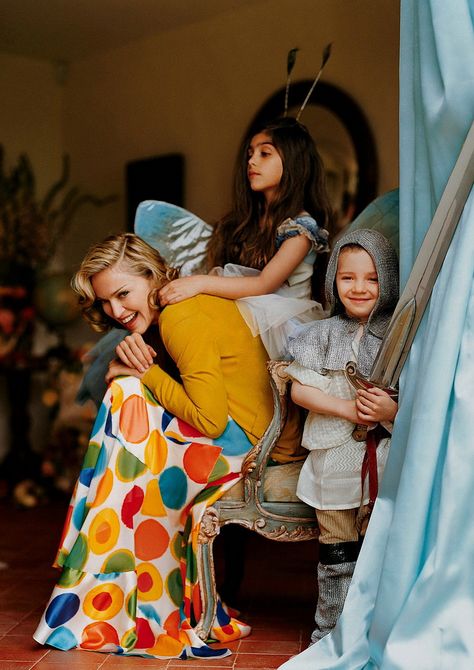 photo by Tim Walker Madonna Kids, Madonna Family, Tim Walker Photography, Madonna Vogue, Madonna Albums, Madonna Photos, Tim Walker, Celebrity Families, Vogue Us