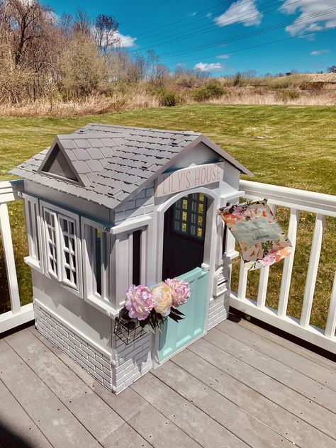 Fun playhouse remodel with fun pastel colors! Playhouse Interior Ideas Small, Playhouse Upgrade, Little Tikes Playhouse Makeover, Playhouse Remodel, Outdoor Playhouse Ideas, Cozy Coupe Makeover, Playhouse Diy, Cottage Playhouse, Plastic Playhouse