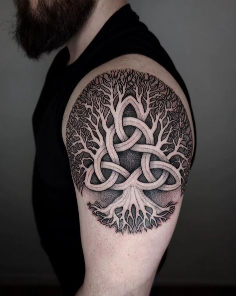 30 Best Celtic Tattoo Ideas You Should Check Small Celtic Tattoos, Gaelic Tattoo, Celtic Tattoos For Men, Small Wave Tattoo, Shoulder Sleeve Tattoos, Army Tattoos, Irish Tattoos, Knot Tattoo, Mens Shoulder Tattoo