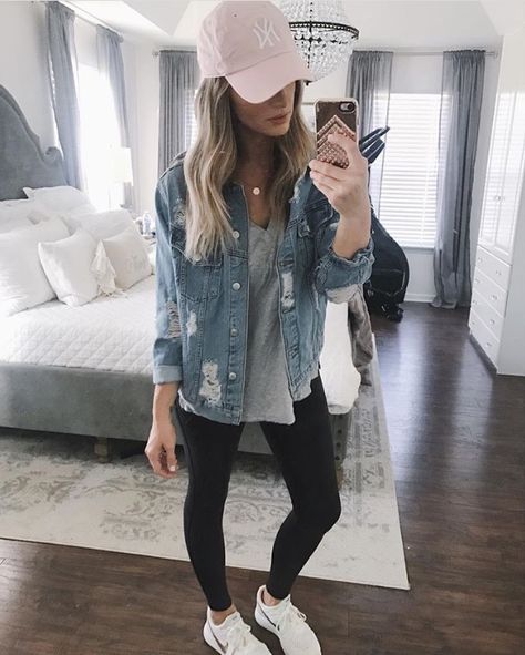 Casual wear. Baseball cap. Denim jacket | Sarahknuth Looks Camisa Jeans, Spring Outfits For Teen Girls, Teen Winter Outfits, Baseball Cap Outfit, Leggings Outfit Fall, Looks Jeans, Cap Outfit, Leggings Outfits, Legging Outfits