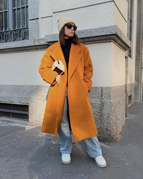 Mustard Coat, Celine Boots, Style Influencers, Cold Weather Dresses, Winter Coat Outfits, Japan Outfit, Beige Coat, Outfit Formulas, Influencers Fashion