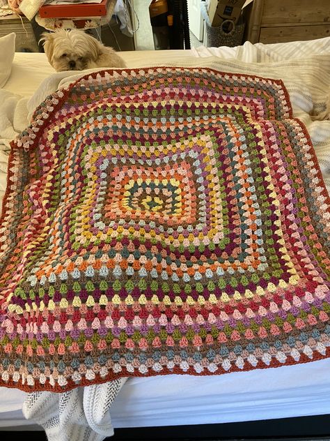 Creative Crochet Blankets, What To Crochet With Wool Yarn, Funky Crochet Blanket Pattern, Crochet Home Ideas, Crochet Blanket Inspiration, Crochet Projects Blankets, Patchwork Blanket Crochet, Granny Square Blanket Ideas, Big Granny Square Blanket