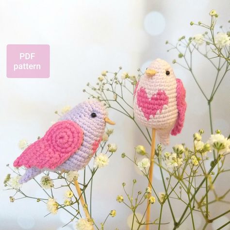 Love Bird Crochet, Crochet Bird Applique, Bird Crochet Pattern, Valentine Home Decor, Marque-pages Au Crochet, Bird Crochet, Crochet Bird, Crochet Valentine, Crochet Bird Patterns