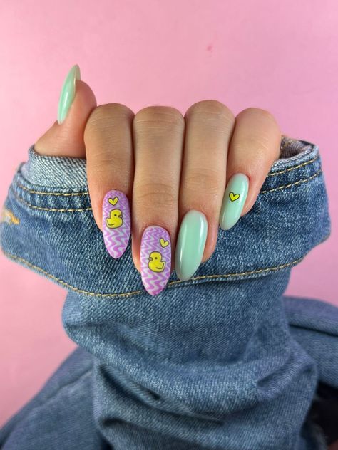 Nails With Duck Design, Cute Ducks Nails, Cute Waterpark Nails, Nails With Ducks On Them, Duck Nail Art Design, Ducky Nails Design, Nails Duck Design, Duck Design Nails, Nails With Ducks