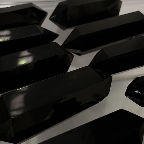 Black Onyx Aesthetic, Obsidian Aesthetic, Shiny Rocks, Black Obsidian Crystal, Crystal Towers, Obsidian Crystal, Crystal Aesthetic, Onyx Crystal, Black Obsidian